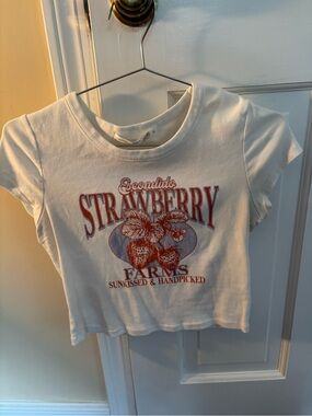 White 'Strawberry Farms' Graphic Crop Tee